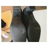 Lot of (One Pair) Trotters Ladies Heel Shoes Size 12W (Black Suede) Lot of (One Pair) Trotters Ladies Heel Shoes Size 12W (Black Suede)