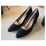 Lot of (One Pair) Aerosoles Ladies Heel Shoes Size 12M (Black Suede) Lot of (One Pair) Aerosoles Ladies Heel Shoes Size 12M (Black Suede)