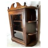 Vintage Wall-Mount Display Cabinet with Glass Door and Side Shelves Vintage Wall-Mount Display Cabinet with Glass Door and Side Shelves