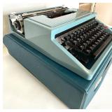 Olivetti Underwood Ventura Portable Typewriter with Case and Instructions Olivetti Underwood Ventura Portable Typewriter with Case and Instructions