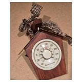 Assorted Laundry Room Decorative Items