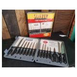 Slitzer 17pc Cutlery Set New in Box  Great Set