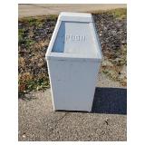 Great Vintage Metal Trash Can with removable liner