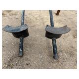 Attachment for lifting or moving possibly pipes