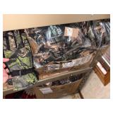 Winter gloves Note: All merchandise is new