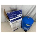 New Water Worker 2 Gallon Well Tank