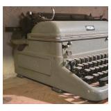 LL - Vintage Royal Manual Typewriter with Touch Control