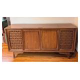 UL - Vintage Mid Century RCA Victor Stereo Console with Turntable and Radio