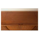 UL - Vintage Mid Century RCA Victor Stereo Console with Turntable and Radio