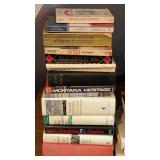 UL - Large Collection of Assorted Hardcover and Paperback Books Fiction Nonfiction