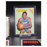 (200) Plus Assorted Vintage 1975 - 76 Topps Basketball Cards