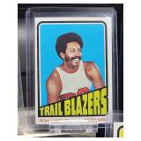 (12) Assorted Vintage 1972-73 Topps Basketball Cards