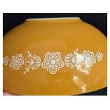 Pyrex Gold Butterfly Mixing Bowl Set
