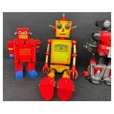 Fun and Unique Grouping of 5 Vintage and Modern Robots Assorted Lot