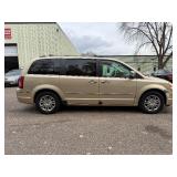 2010 CHRYSLER TOWN AND COUNTRY LIMITED *2 Owner* (NO RESERVE)