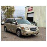 2010 CHRYSLER TOWN AND COUNTRY LIMITED *2 Owner* (NO RESERVE)