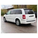 2010 CHRYSLER TOWN AND COUNTRY TOURING *No Accidents* (NO RESERVE)