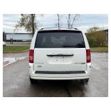 2010 CHRYSLER TOWN AND COUNTRY TOURING *No Accidents* (NO RESERVE)