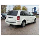 2010 CHRYSLER TOWN AND COUNTRY TOURING *No Accidents* (NO RESERVE)