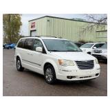 2010 CHRYSLER TOWN AND COUNTRY TOURING *No Accidents* (NO RESERVE)