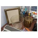 Assorted Office Décor