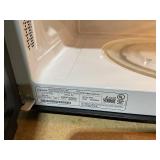 Samsung Over-the-Range Microwave 300 CFM Hood Ventilation | Auto Cook | 1.6 cu.ft.