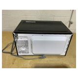 Vissani 0.9 cu. ft. 900-Watt Countertop Microwave in Stainless Steel (Slightly Used)