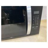 Whirlpool 30-inch Wide Over the Range Microwave - 1.7 cu. ft. (Minor Transit Damage. Missing Hardware)