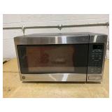 GE 1.6 Cu. Ft. Countertop Microwave Oven (Slightly Used)