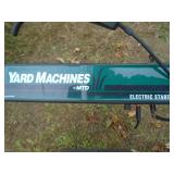 Yard Machine 21" 6 1/2 hp lawn mower. Self propelled. With bagger. Electric start. No battery included. Used condition. Tested & works. As shown.
