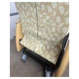 WOW $$$$ Fabulous Mobile Recovery Room Patient Chair Recliner Lounger With Dual Retractable Tables (One Oversized For Laptop) Includes 3 Levels Of Massage!! Excellent Condition!