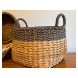 LL - Collection of 4 Handwoven Baskets and 13 Inspirational River Stones