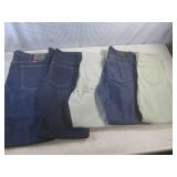 (CS) 5 Pair of Assorted Jeans - Wra...