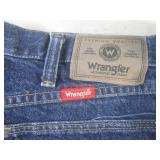 (CS) 5 Pair of Assorted Jeans - Wra...