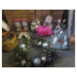 (EC1) Assorted Christmas Decor...