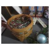 (EC1) Assorted Christmas Decor...