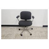 Upholstered Office Chair with Armrests and Metal Base