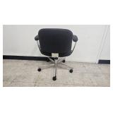 Upholstered Office Chair with Armrests and Metal Base