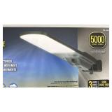 Solar Area Light with Motion Detection, 5000 Lumens
