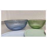 Pyrex Set of 4 Ribbed Glass Mixing Bowls with Colored Lids