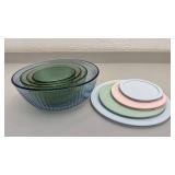 Pyrex Set of 4 Ribbed Glass Mixing Bowls with Colored Lids