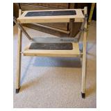 B&D Stowaway 2-Step Folding Step Stool