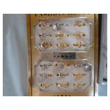 2 Displays of Adjustable Rings