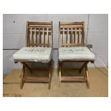 Tangkula Patio Folding Chairs Set of 2, Acacia Wood Slatted Dining Chairs w/Soft Seat Cushion, Natural Lightweight Portable High-Back Seating Furniture for Backyard, Porch, Poolside (Vertical)