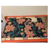 HAND HOOKED ACCENT RUG (FLORAL)