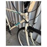 Trek 700 hybrid Bicycle - Size Medium