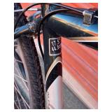 Trek 7100 Hybrid Bicycle - Size Medium