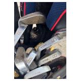 G - Wilson, Pen, and Sam Snead Golf Club Set with Bag and Minnesota Twins Headcovers