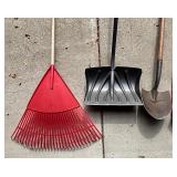 G - Yard and Garden Tool Collection with Rake, Shovels, Pitchfork, Broom and More