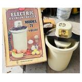 G - RCW Model 71 Electric Ice Cream Freezer 4 Quart